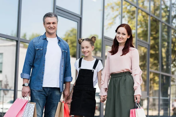Family with shooping bags — Stock Photo