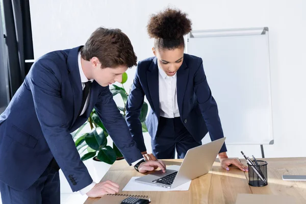 Multicultural business people — Stock Photo