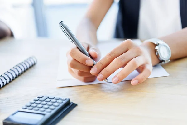 Businesswoman holding pen — Stock Photo