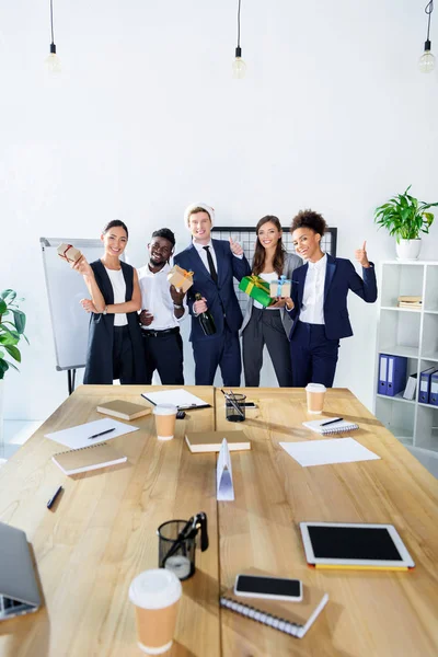 Business people with gifts in office — Stock Photo