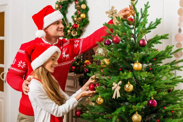 Father and daughter decorating christmas tree — Stock Photo
