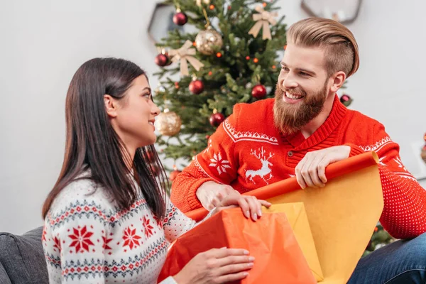 Couple wrapping christmas present — Stock Photo
