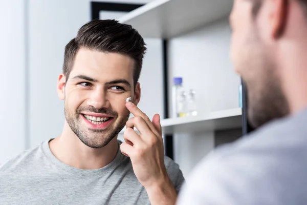 Creme facial — Fotografia de Stock