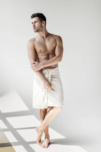 Bel homme sans chemise — Photo de stock