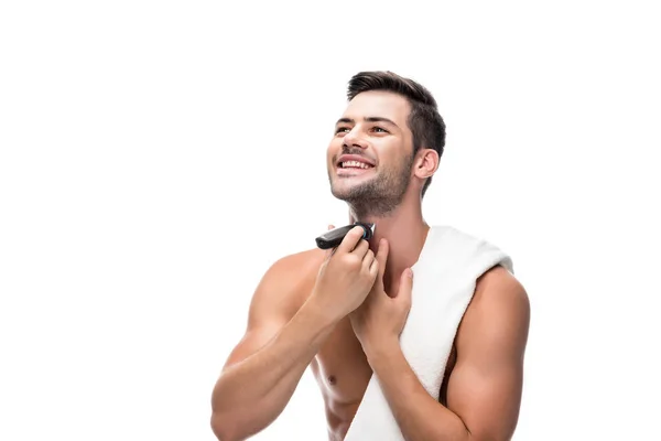 Hombre afeitándose con trimmer eléctrico - foto de stock
