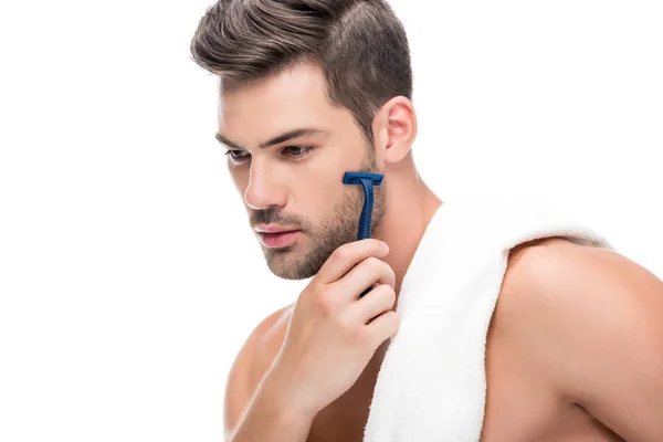 Красивый мужчина бреется — Stock Photo
