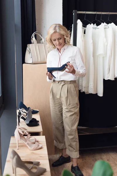 Stylish woman choosing shoes — Stock Photo