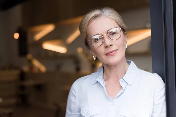 Pensive woman in eyeglasses — Stock Photo