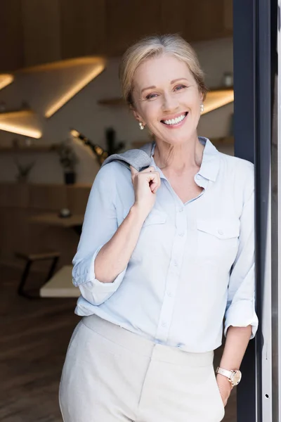 Beautiful mature woman — Stock Photo