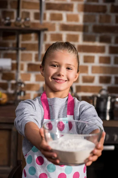 Smiling kid holding bowl — Stock Photo