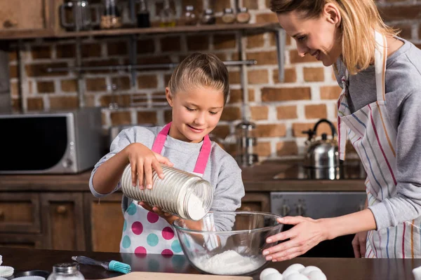 Family cooking together — Stock Photo