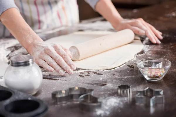 Woman rolling raw dough — Stock Photo