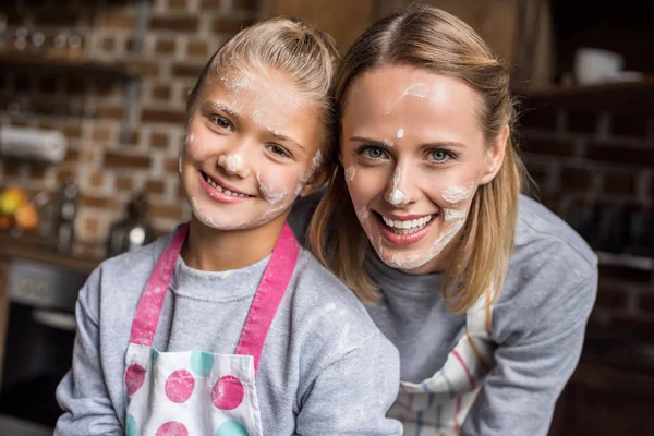 Glückliche Familie — Stockfoto