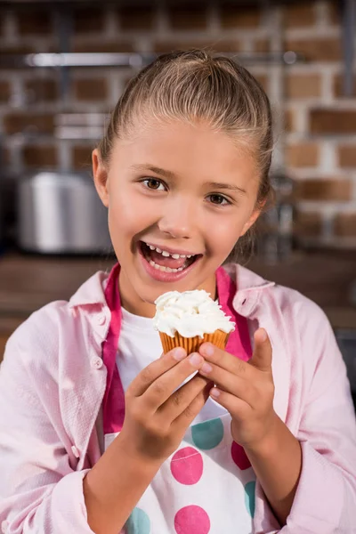 Child with sweet cupcake — Stock Photo