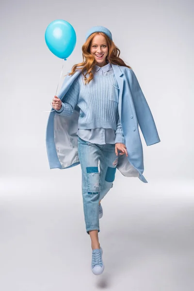 Beautiful girl jumping with balloon — Stock Photo