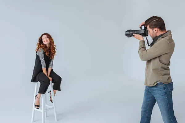 Photographer and  model on fashion shoot — Stock Photo