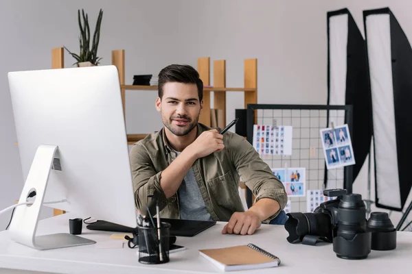 Photographer with graphics tablet — Stock Photo