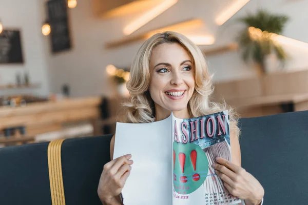 Woman reading fashion magazine — Stock Photo
