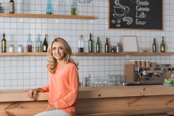 Propietario café - foto de stock