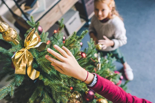 Kids decorating christmas tree — Stock Photo