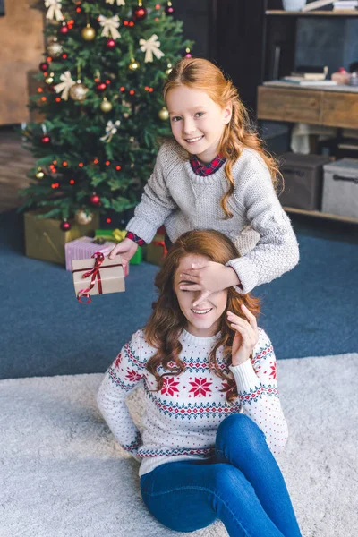 Sorpresa de Navidad - foto de stock