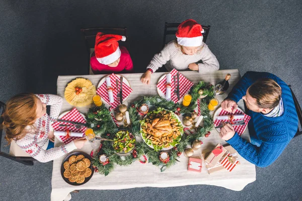 Família tendo jantar de Natal — Fotografia de Stock