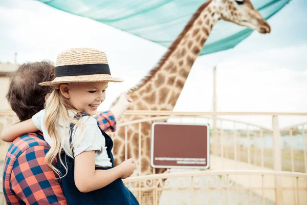 Smiling kid in zoo — Stock Photo