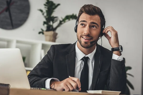 Call center worker — Stock Photo