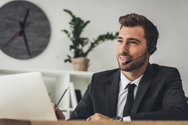 Trabalhador de call center — Fotografia de Stock