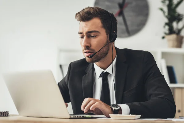 Trabalhador de call center — Fotografia de Stock