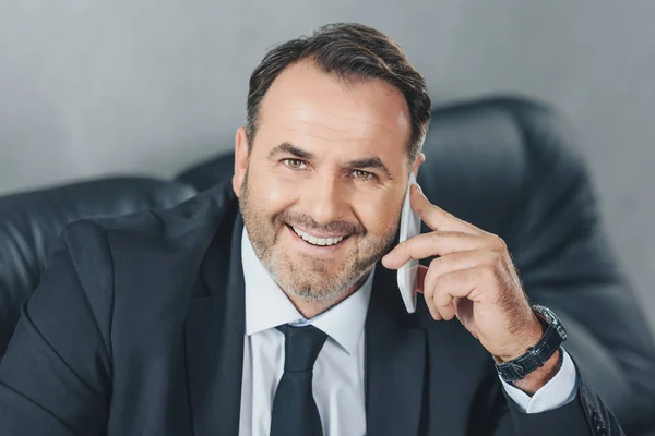 Businessman talking by phone — Stock Photo