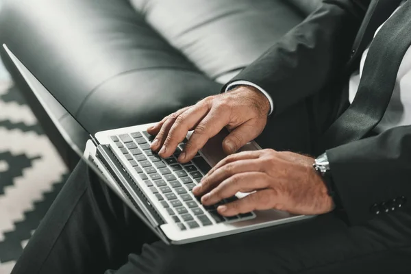 Businessman working with laptop — Stock Photo