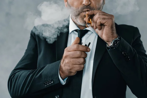 Smoking cigar — Stock Photo