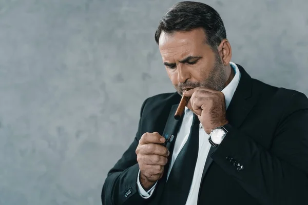 Businessman smoking cigar — Stock Photo