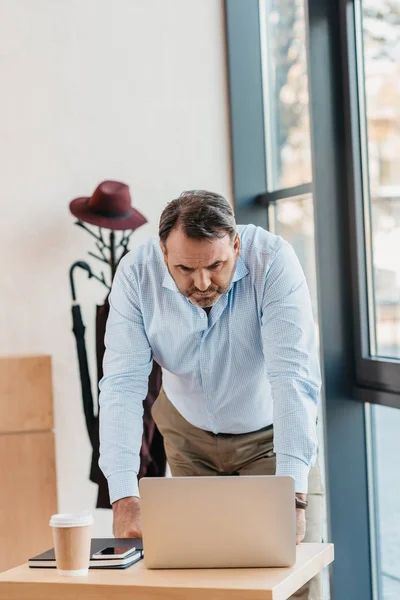 Businessman looking at laptop in cafe — Stock Photo