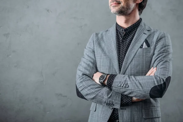 Homem de negócios elegante com relógio de pulso — Fotografia de Stock