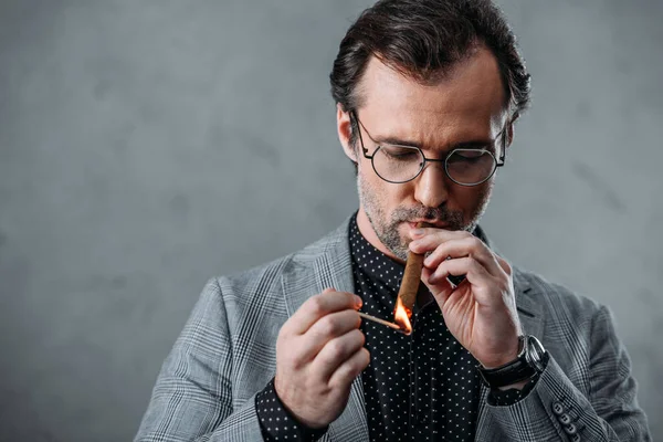 Businessman smoking cigar — Stock Photo