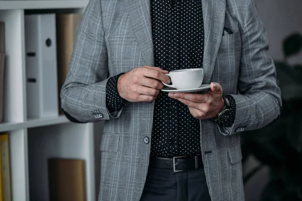 Businessman drinking coffee — Stock Photo