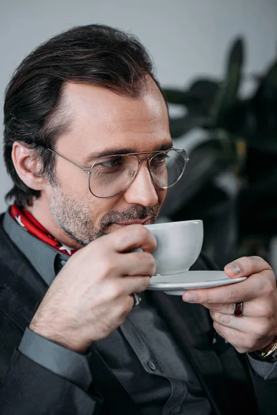 Бізнесмен, пити каву — Stock Photo