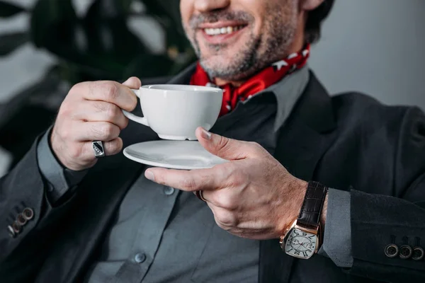 Businessman drinking coffee — Stock Photo
