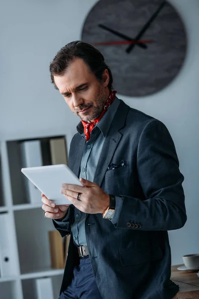 Businessman using digital tablet — Stock Photo