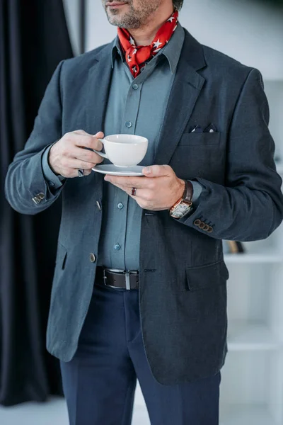 Businessman drinking coffee — Stock Photo