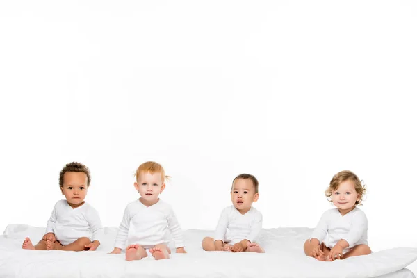 Meninos e meninas multiétnicos — Fotografia de Stock