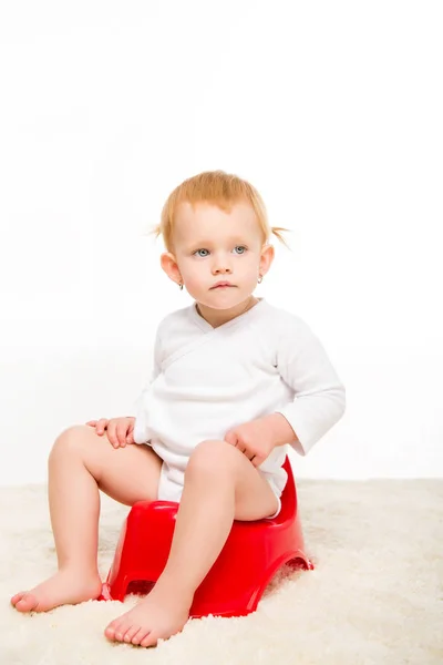 Bébé assis sur pottie — Photo de stock