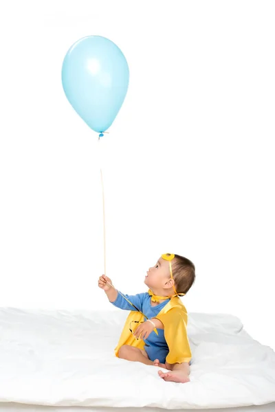 Asiático niño con globo - foto de stock