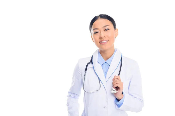 Médecin asiatique avec stéthoscope — Photo de stock