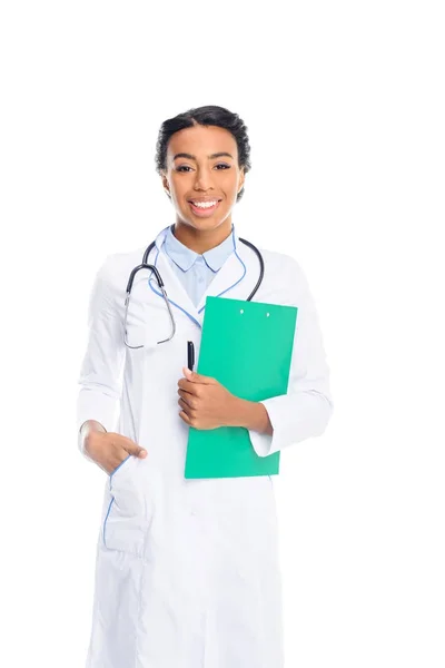 Médecin afro-américain avec diagnostic — Photo de stock