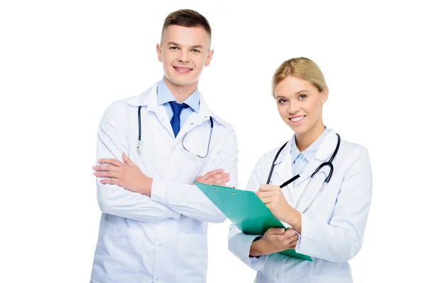 Médicos con batas blancas con diagnóstico — Stock Photo