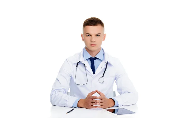 Beau docteur avec stéthoscope — Photo de stock