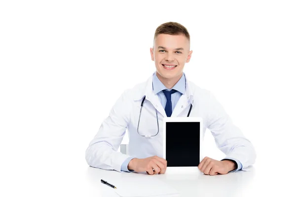 Лікар з цифровим планшетом — стокове фото